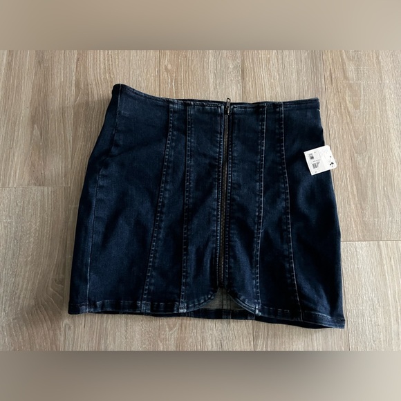 NWT We The Free Free People Women’s Layla Denim Zip-Front Mini Skirt - Size 6 - Picture 3 of 10